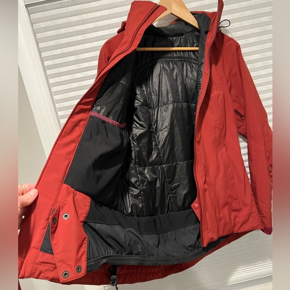 Arcteryx Women’s insulated ski jacket - Picture 2 of 6